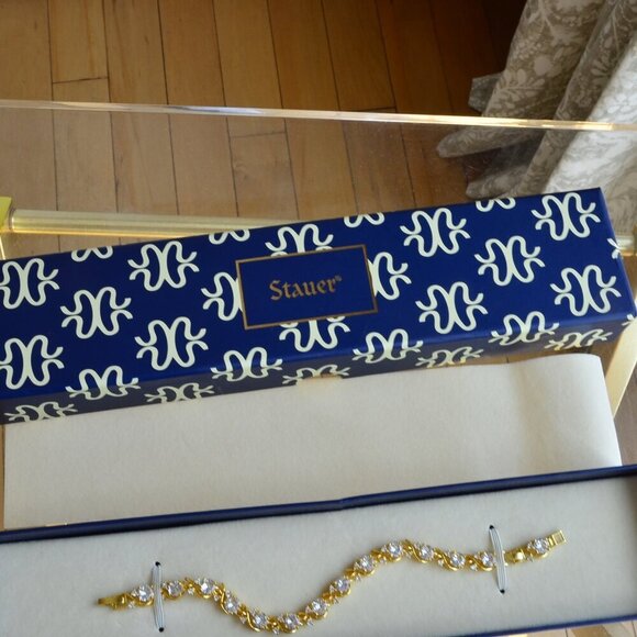 Stauer Two Hearts Tennis Bracelet - Picture 3 of 11